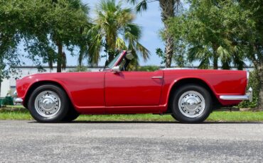 Triumph-TR4-1964-Convertible-11