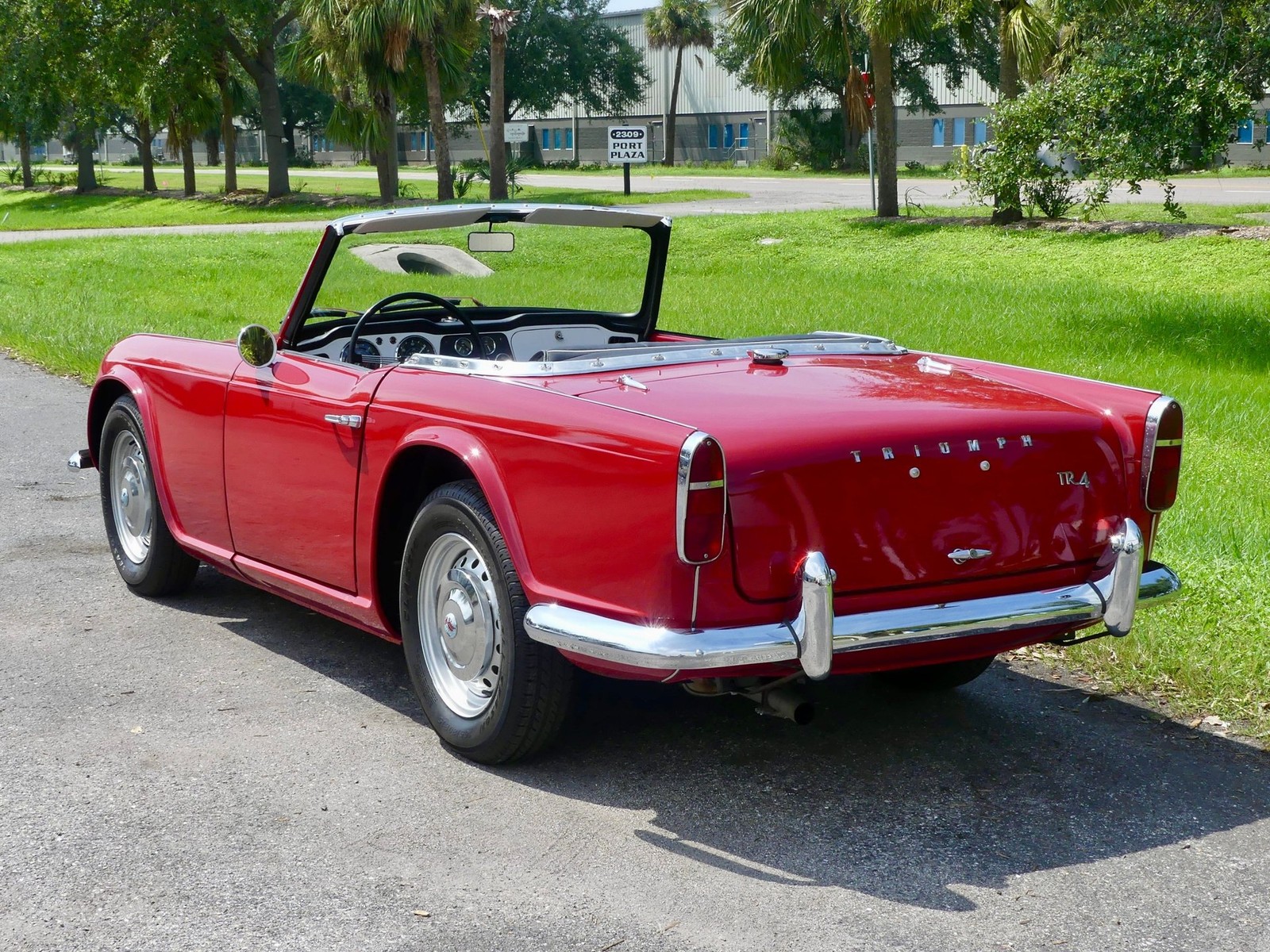 Triumph-TR4-1964-Convertible-12