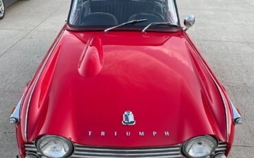 Triumph-TR4-1968-Convertible-1