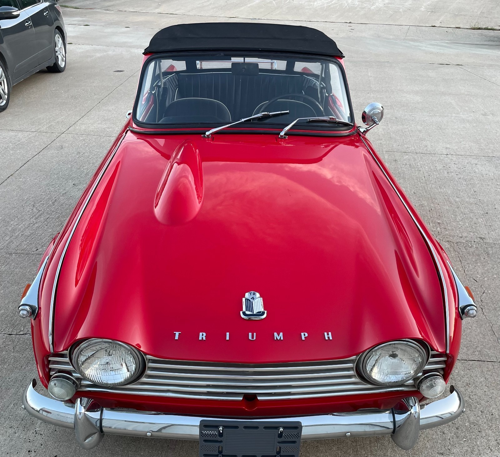 Triumph-TR4-1968-Convertible-1