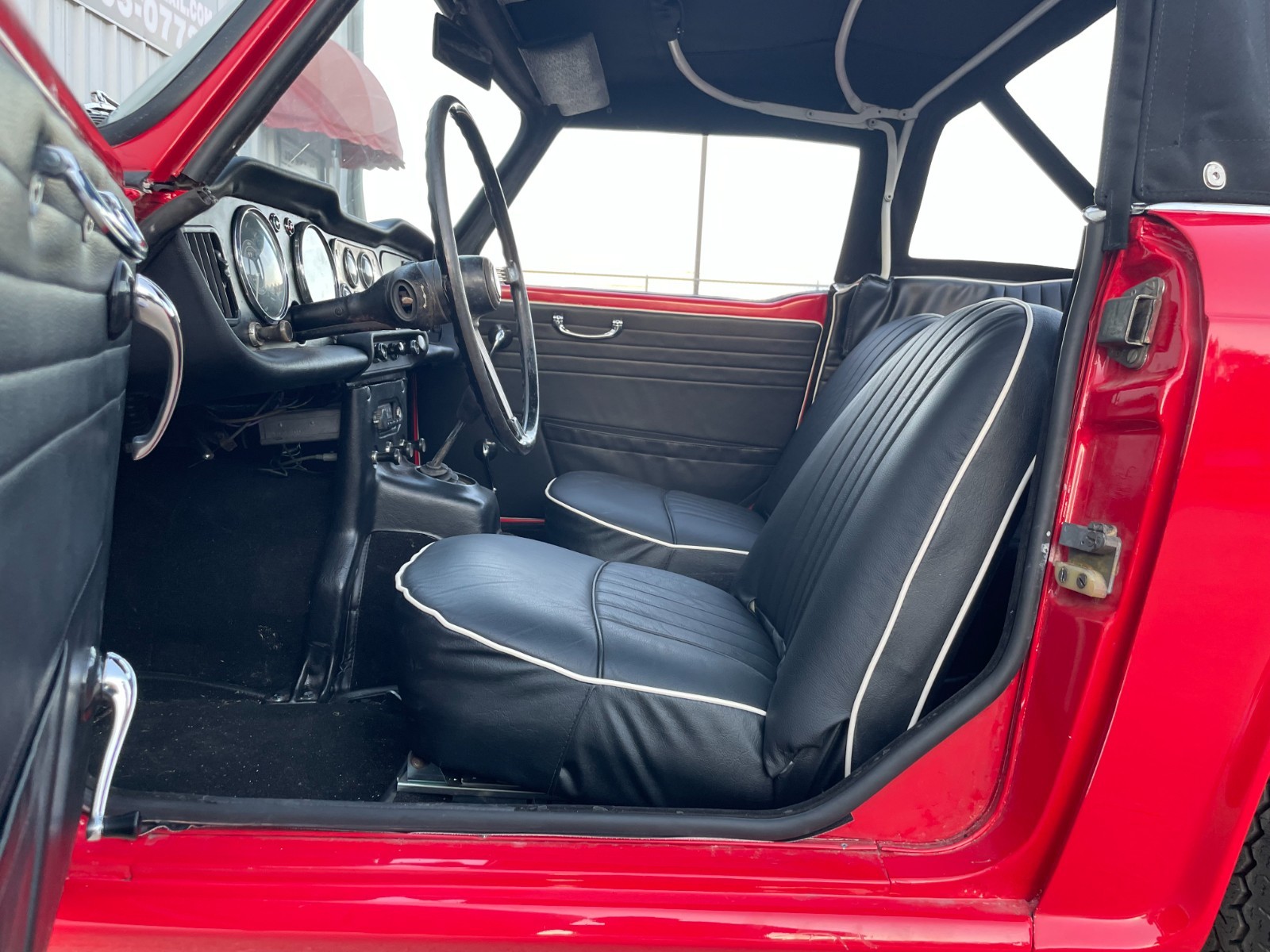 Triumph-TR4-1968-Convertible-13
