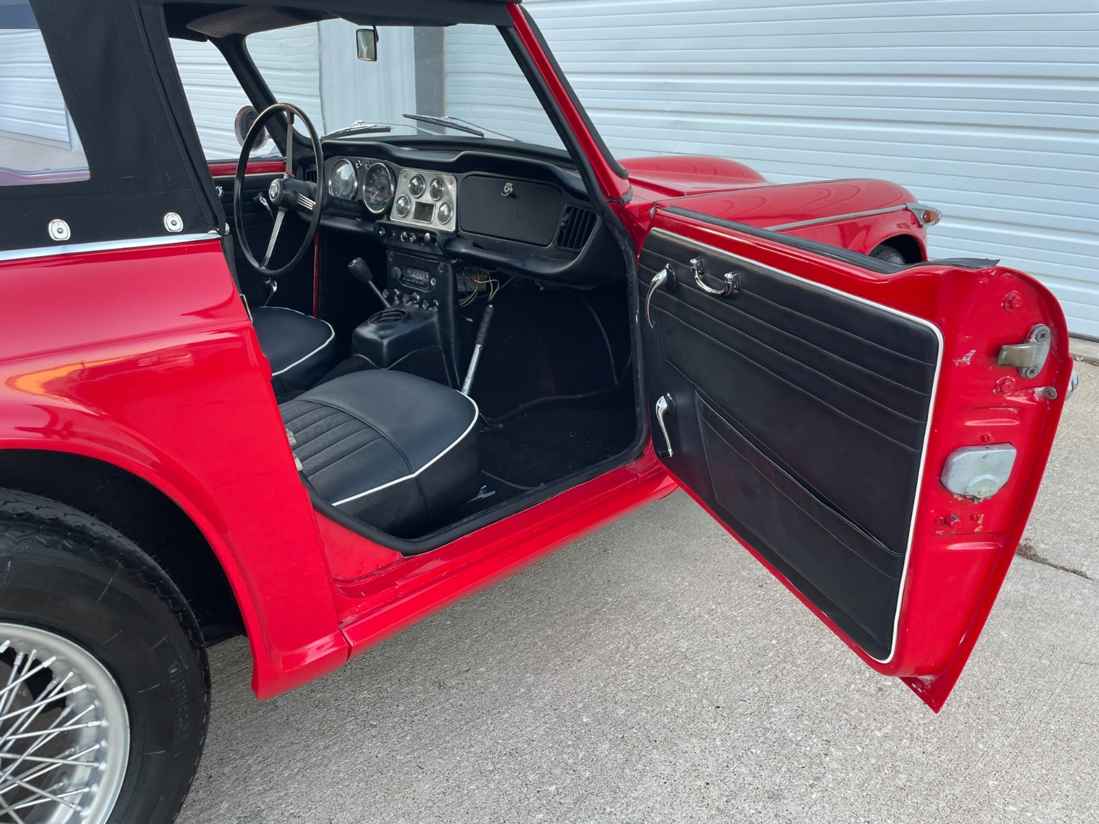 Triumph-TR4-1968-Convertible-14