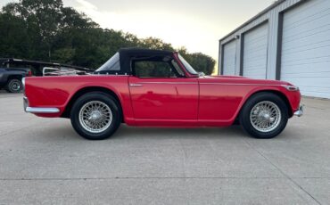 Triumph-TR4-1968-Convertible-3