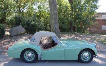 Triumph-Tr3-1956-Green-Tan-2