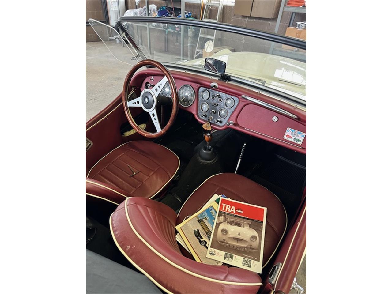 Triumph-Tr3b-1962-White-Red-12