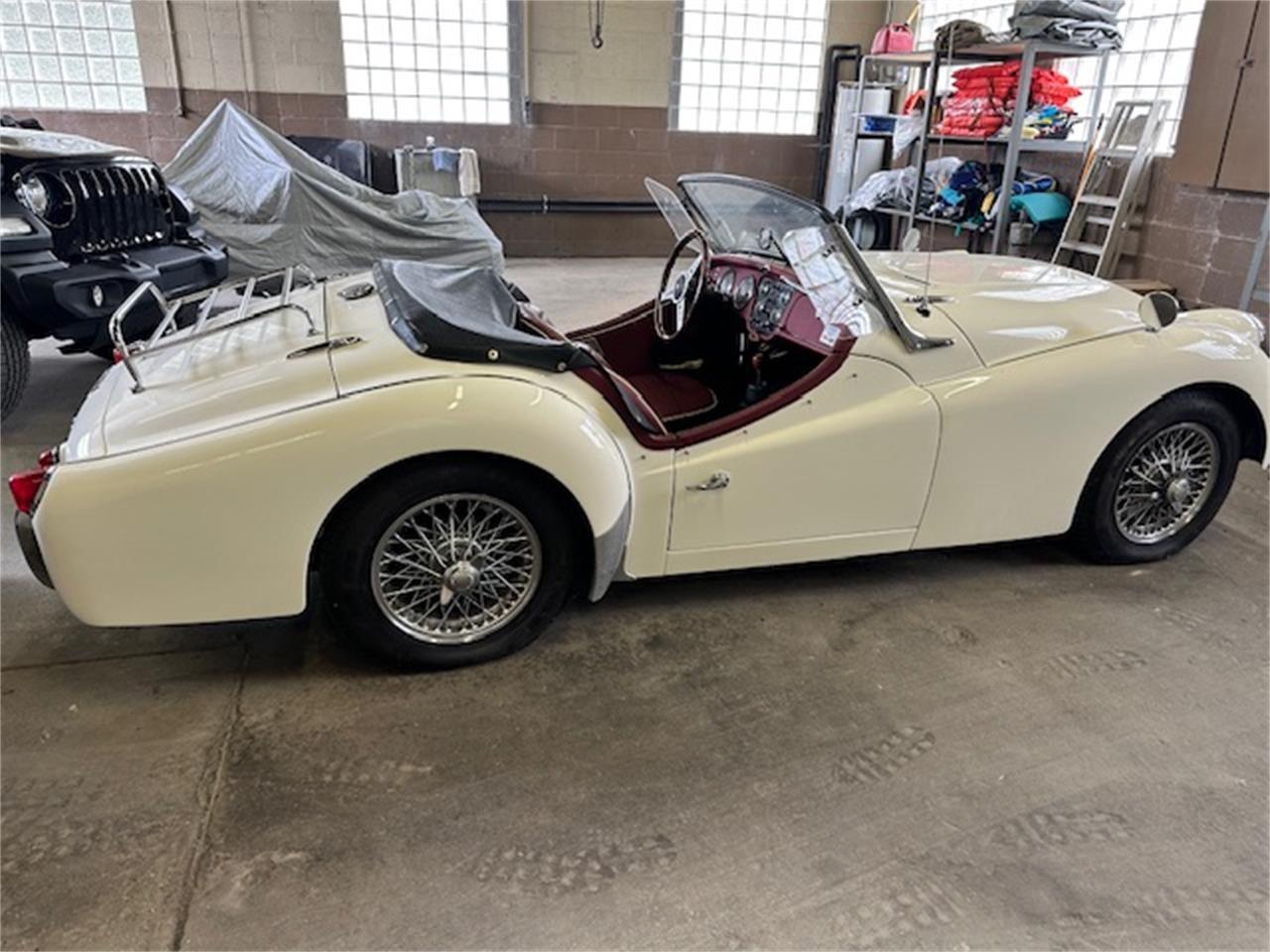 Triumph-Tr3b-1962-White-Red-2