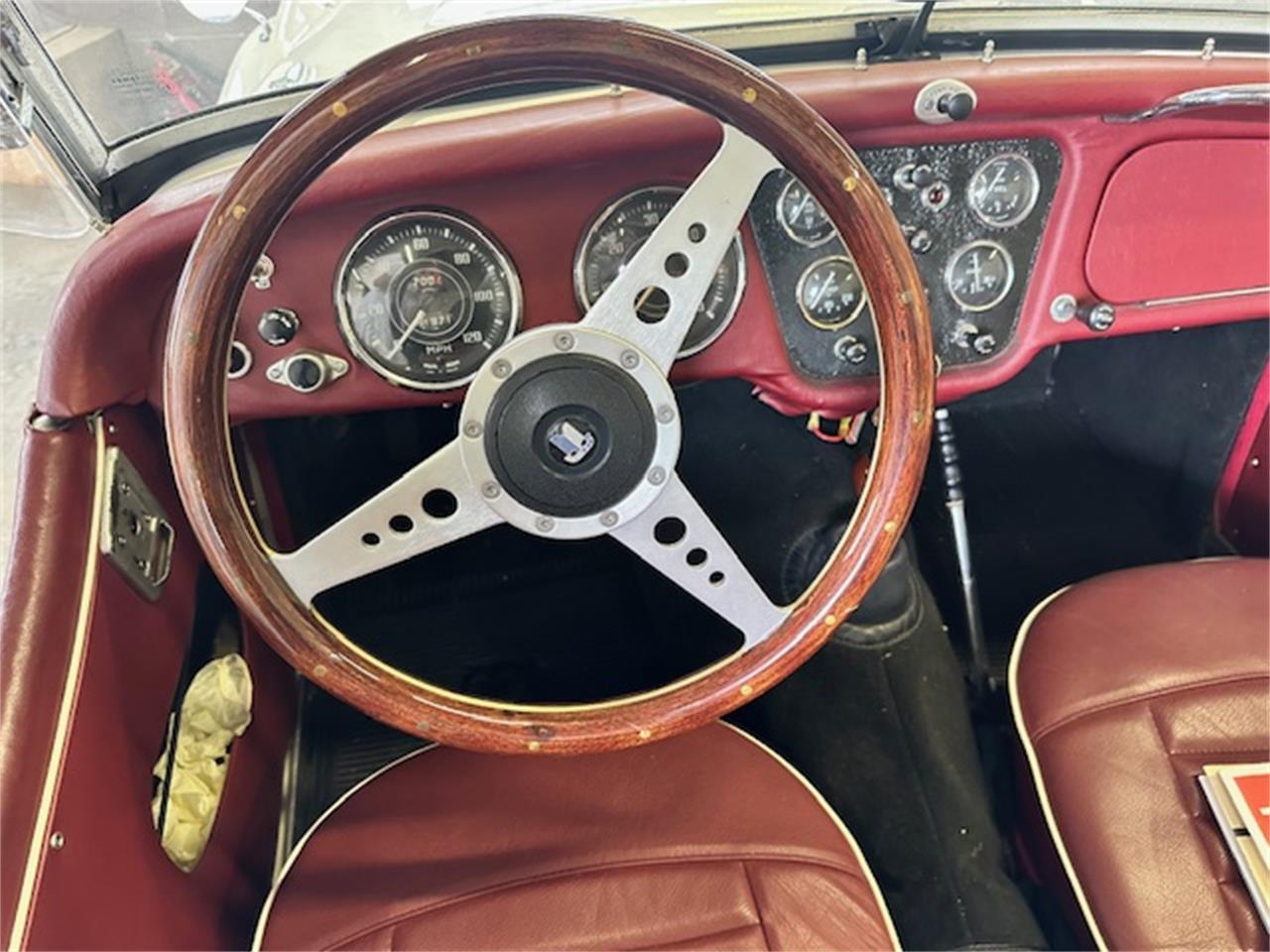 Triumph-Tr3b-1962-White-Red-5