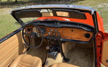 Triumph-Tr6-1972-Pimento-Red-Tan-21
