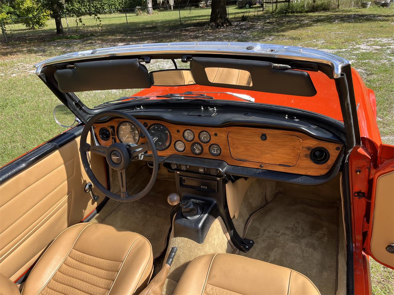 Triumph-Tr6-1972-Pimento-Red-Tan-21