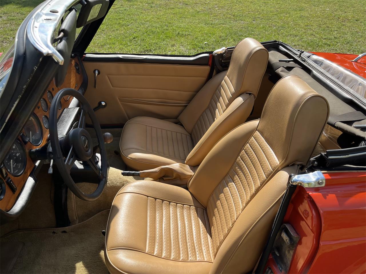 Triumph-Tr6-1972-Pimento-Red-Tan-23