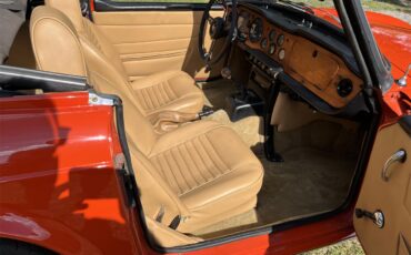 Triumph-Tr6-1972-Pimento-Red-Tan-24