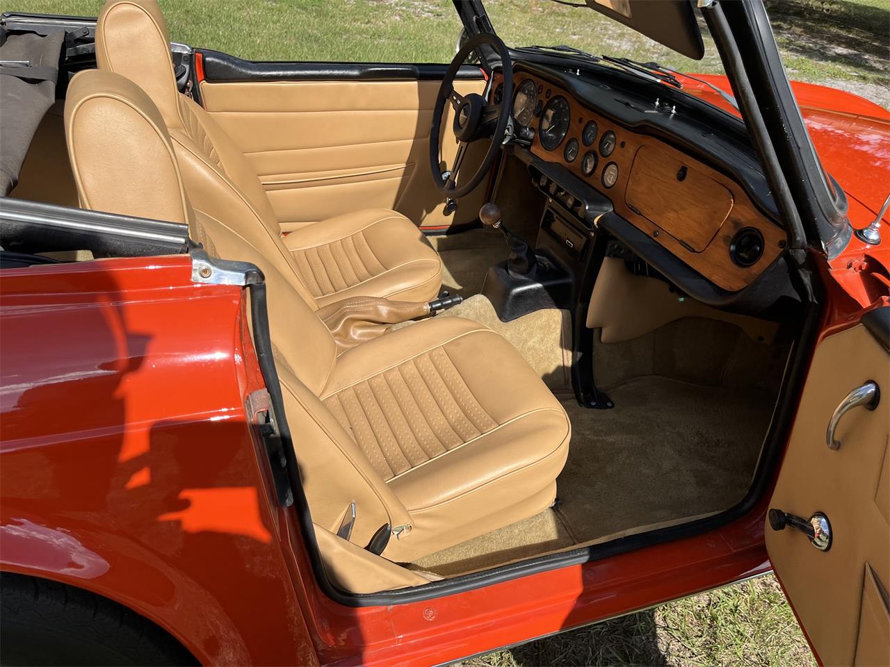 Triumph-Tr6-1972-Pimento-Red-Tan-24