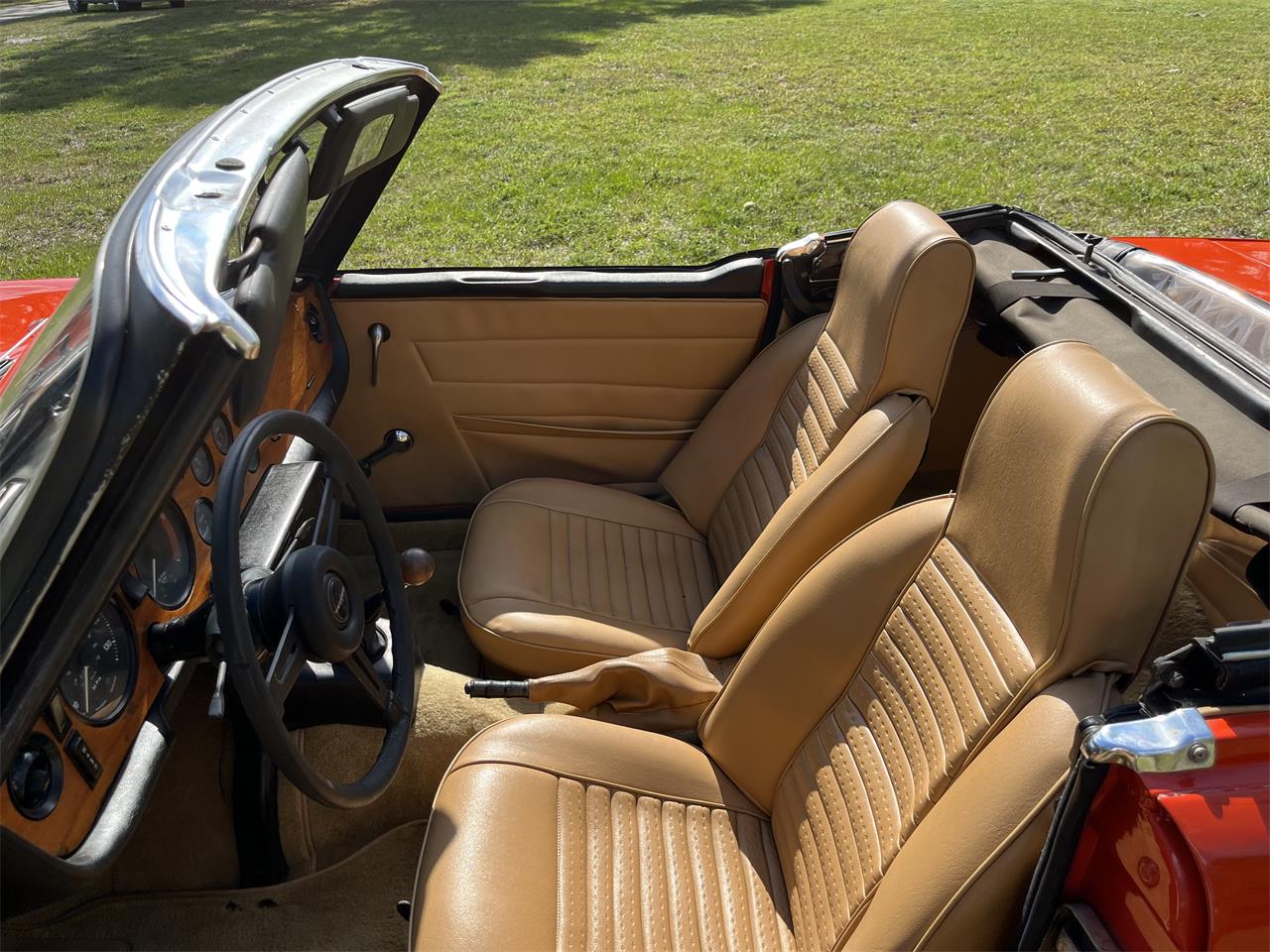 Triumph-Tr6-1972-Pimento-Red-Tan-25