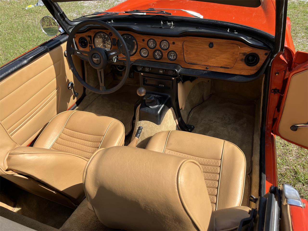 Triumph-Tr6-1972-Pimento-Red-Tan-26