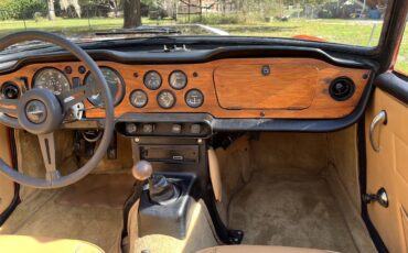 Triumph-Tr6-1972-Pimento-Red-Tan-29