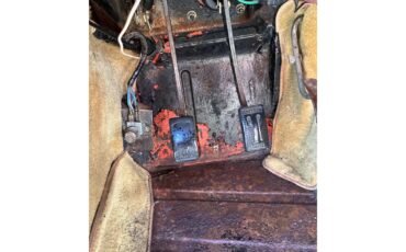 Triumph-Tr6-1972-Pimento-Red-Tan-31