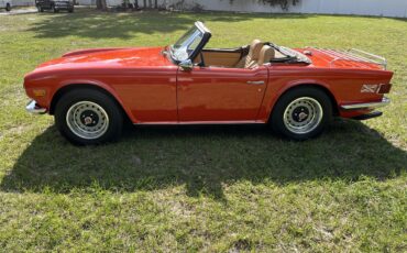 Triumph-Tr6-1972-Pimento-Red-Tan-9