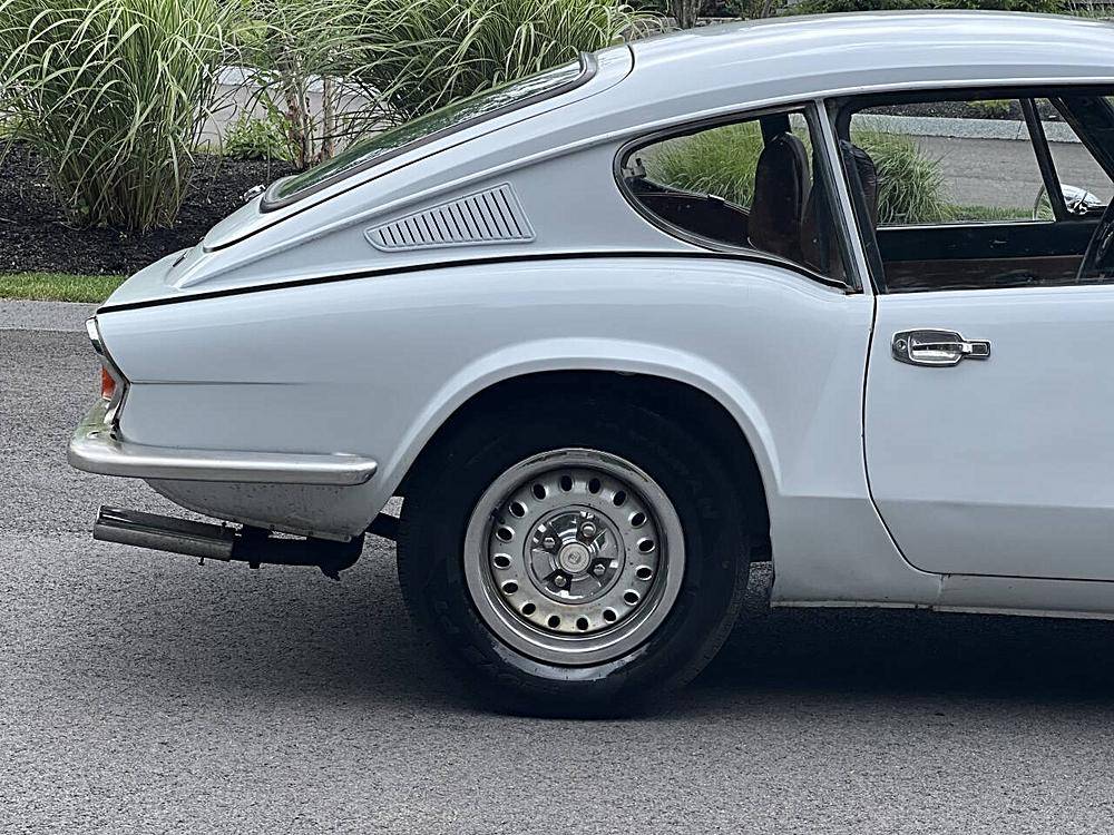 Triumph-gt6-mkiii-1971-white-12