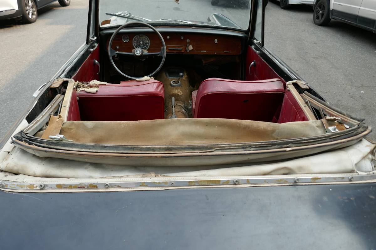 Triumph-herald-1963-black-11