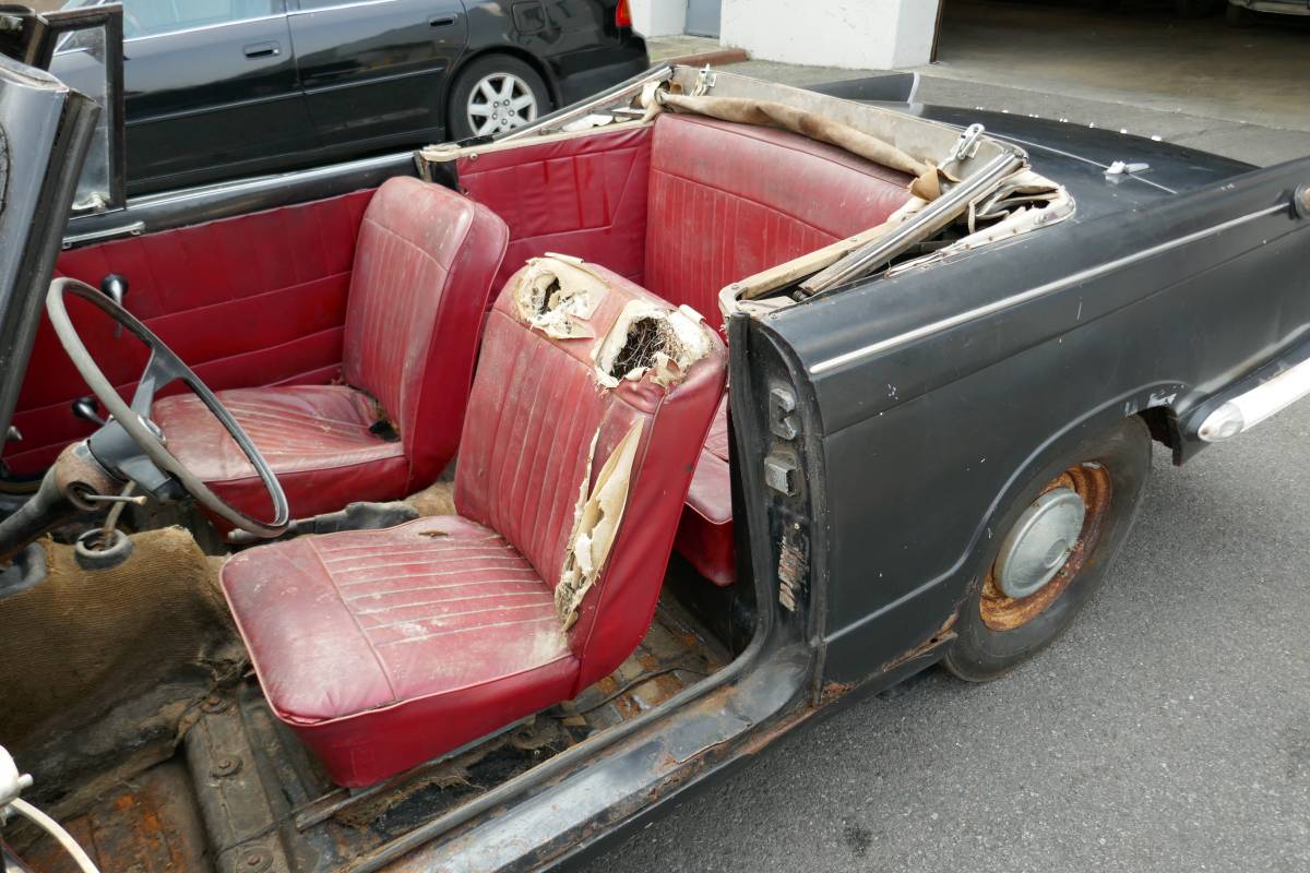 Triumph-herald-1963-black-17