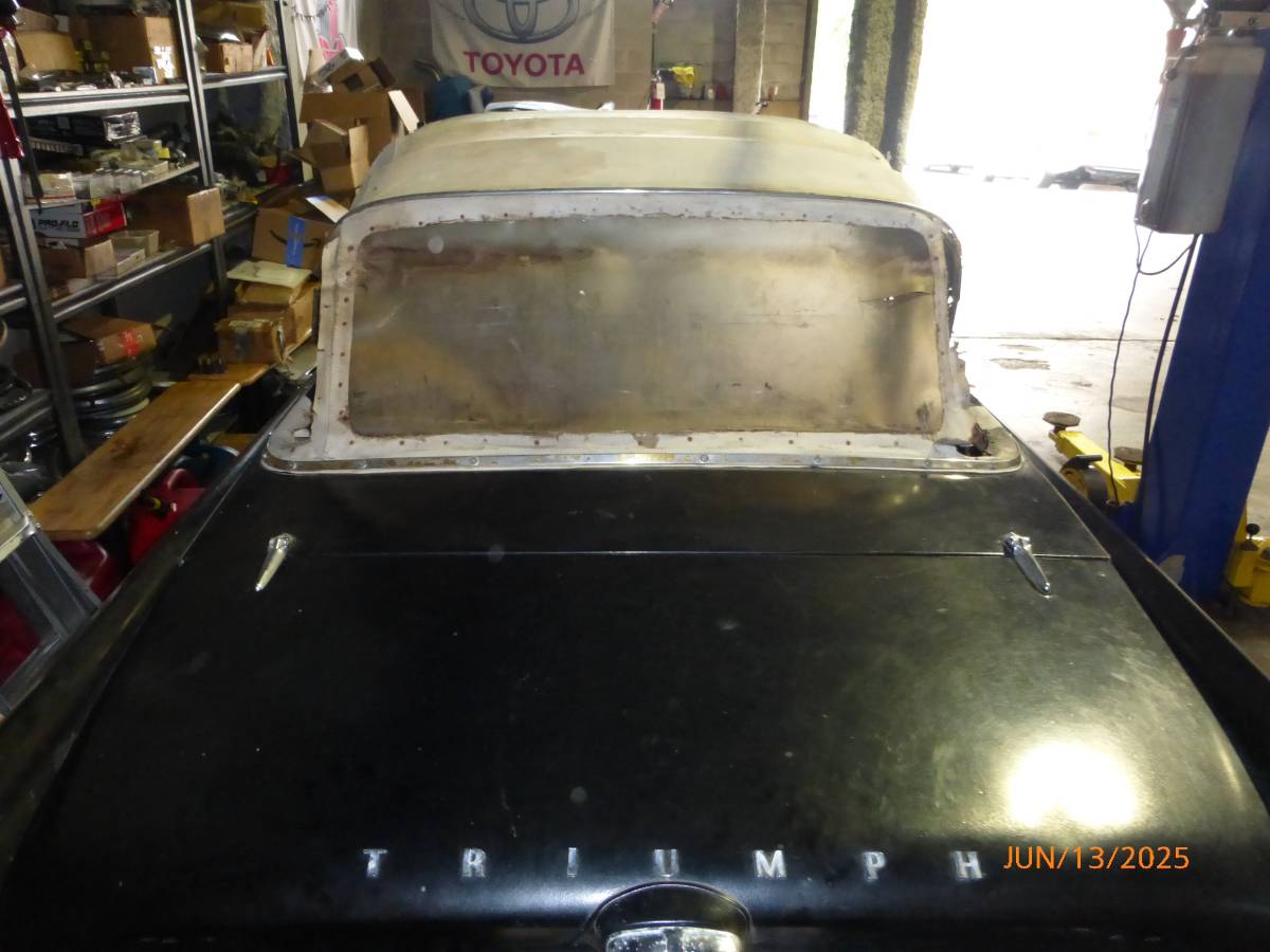 Triumph-herald-1963-black-23