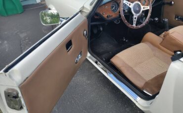Triumph-spitfire-1976-white-12