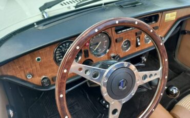 Triumph-spitfire-1976-white-14