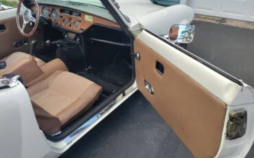 Triumph-spitfire-1976-white-17