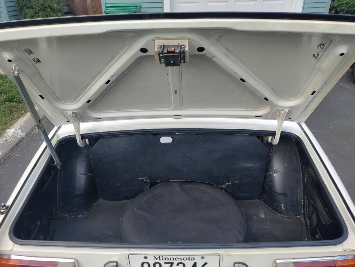 Triumph-spitfire-1976-white-20
