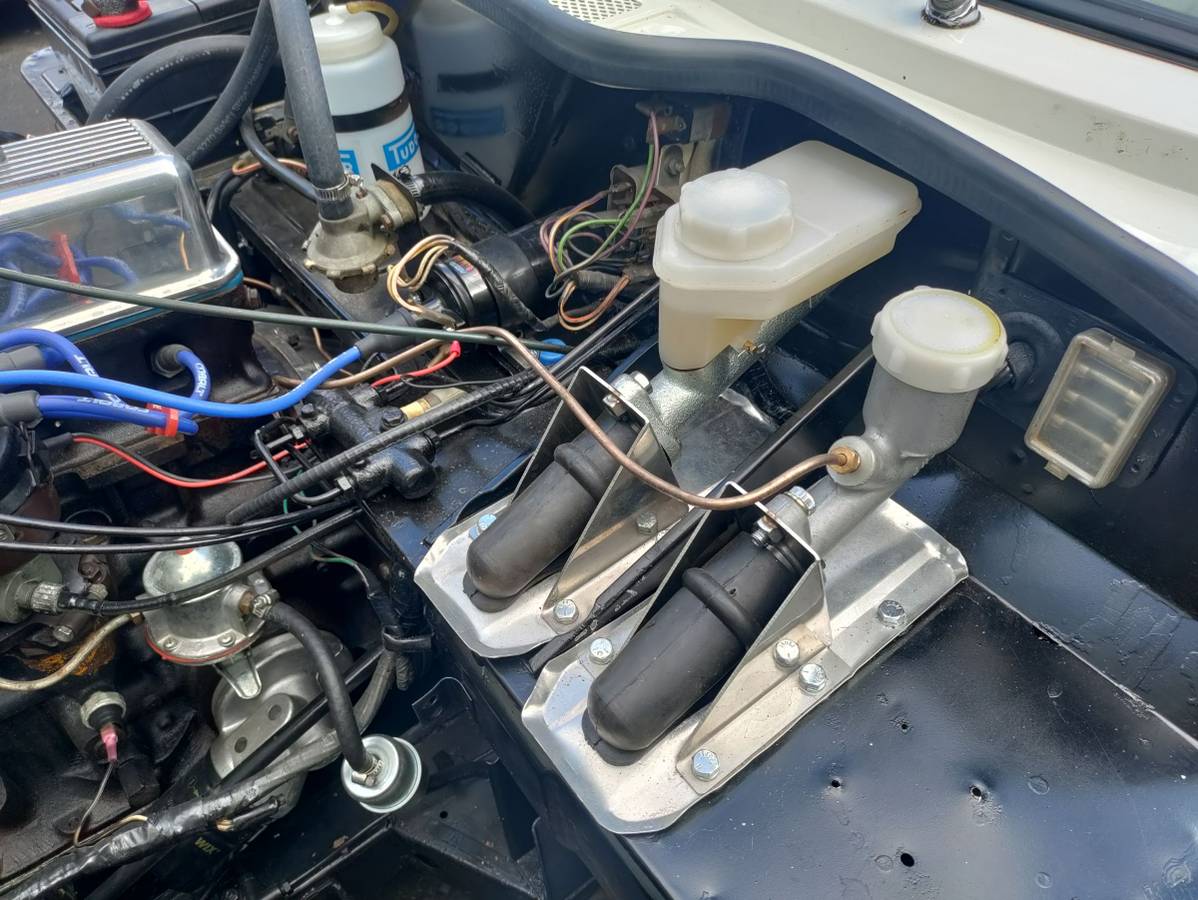 Triumph-spitfire-1976-white-22