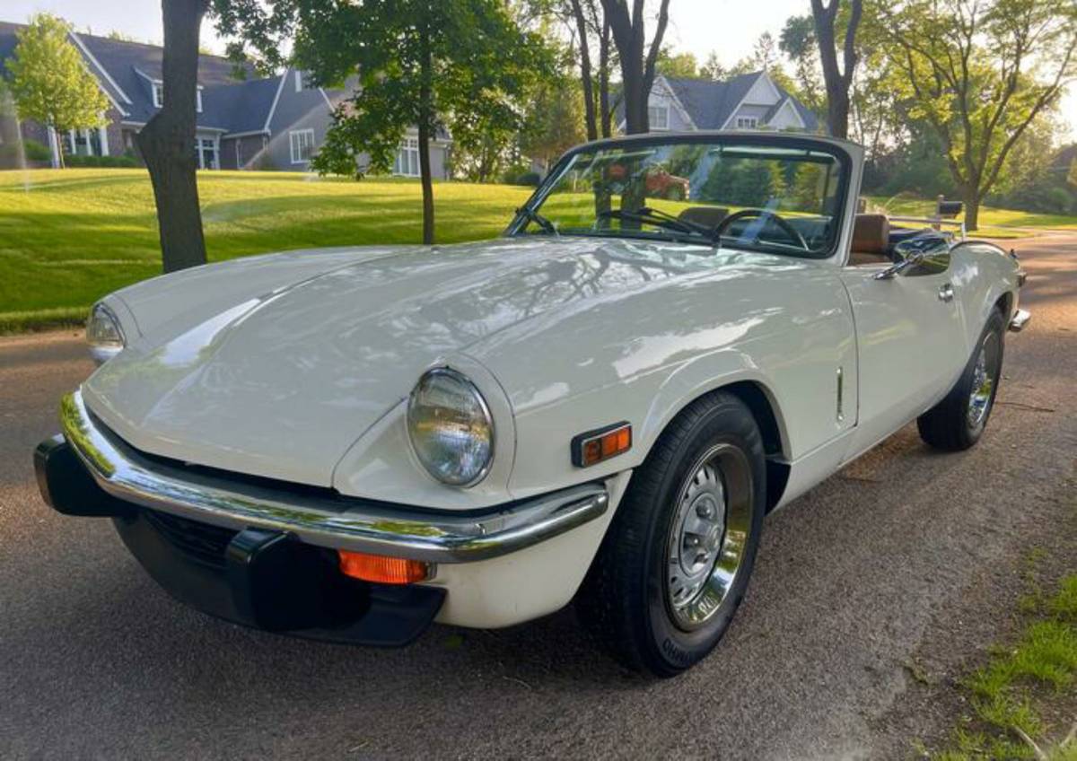 Triumph-spitfire-1976-white-5