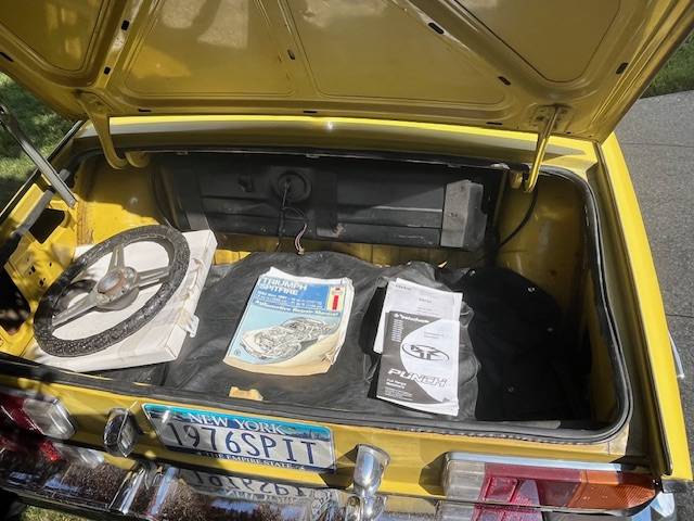 Triumph-spitfire-1976-yellow-11
