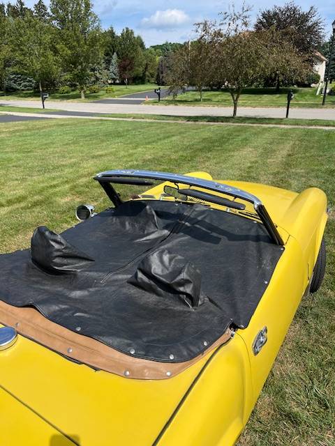 Triumph-spitfire-1976-yellow-4