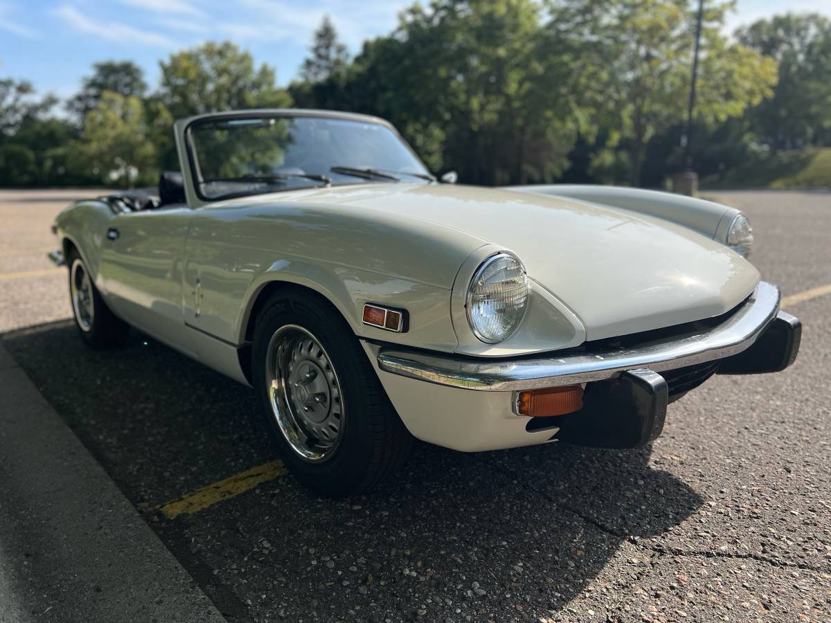 Triumph-spitfire-1980-white-13