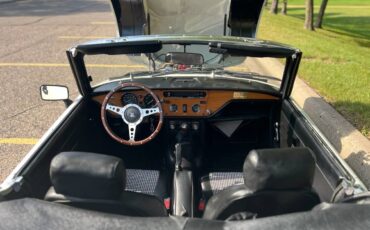 Triumph-spitfire-1980-white-17