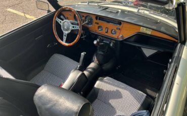 Triumph-spitfire-1980-white-18