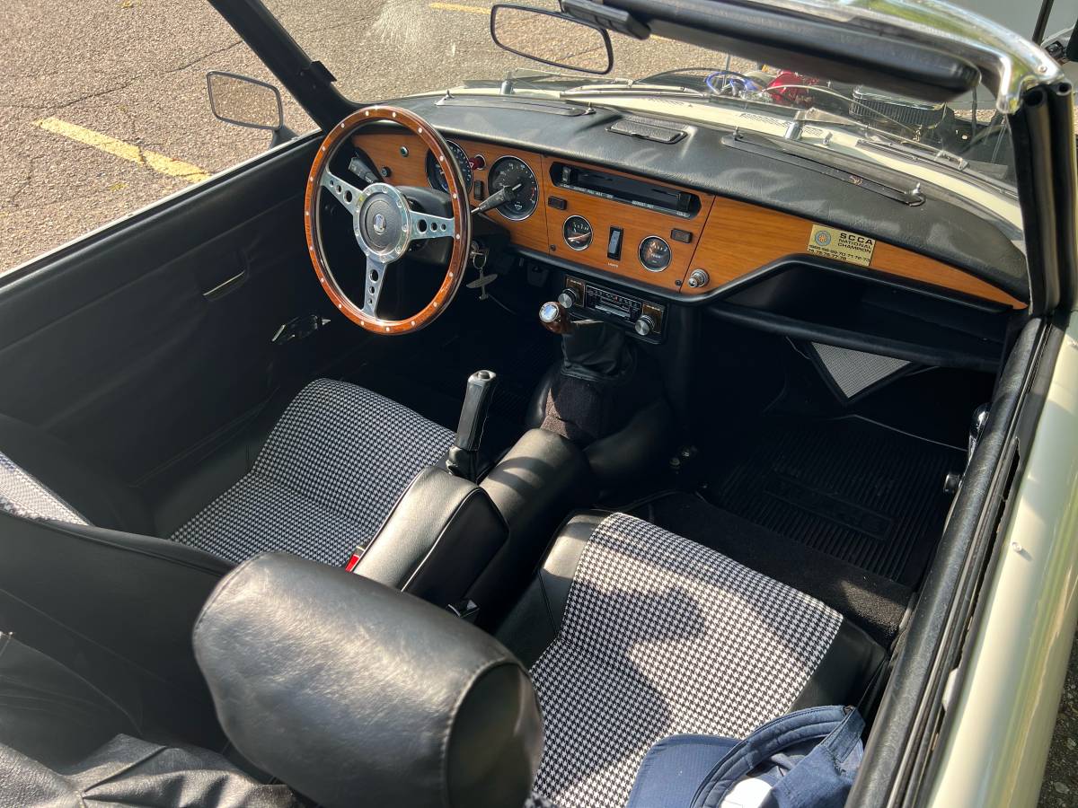 Triumph-spitfire-1980-white-18