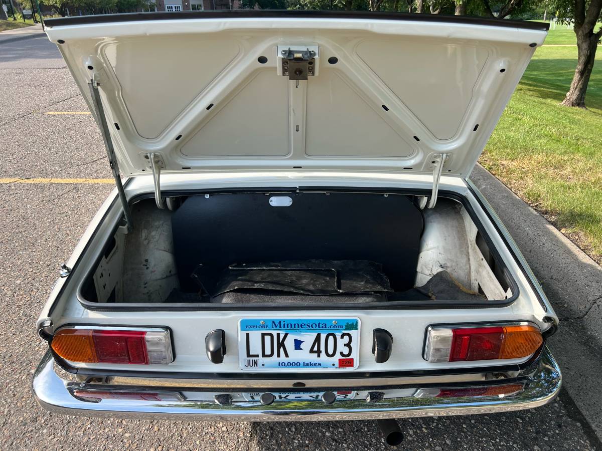 Triumph-spitfire-1980-white-5