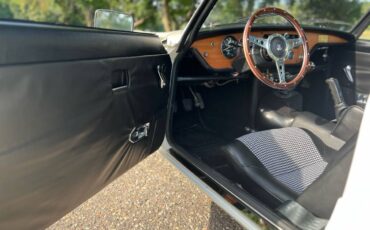 Triumph-spitfire-1980-white-8