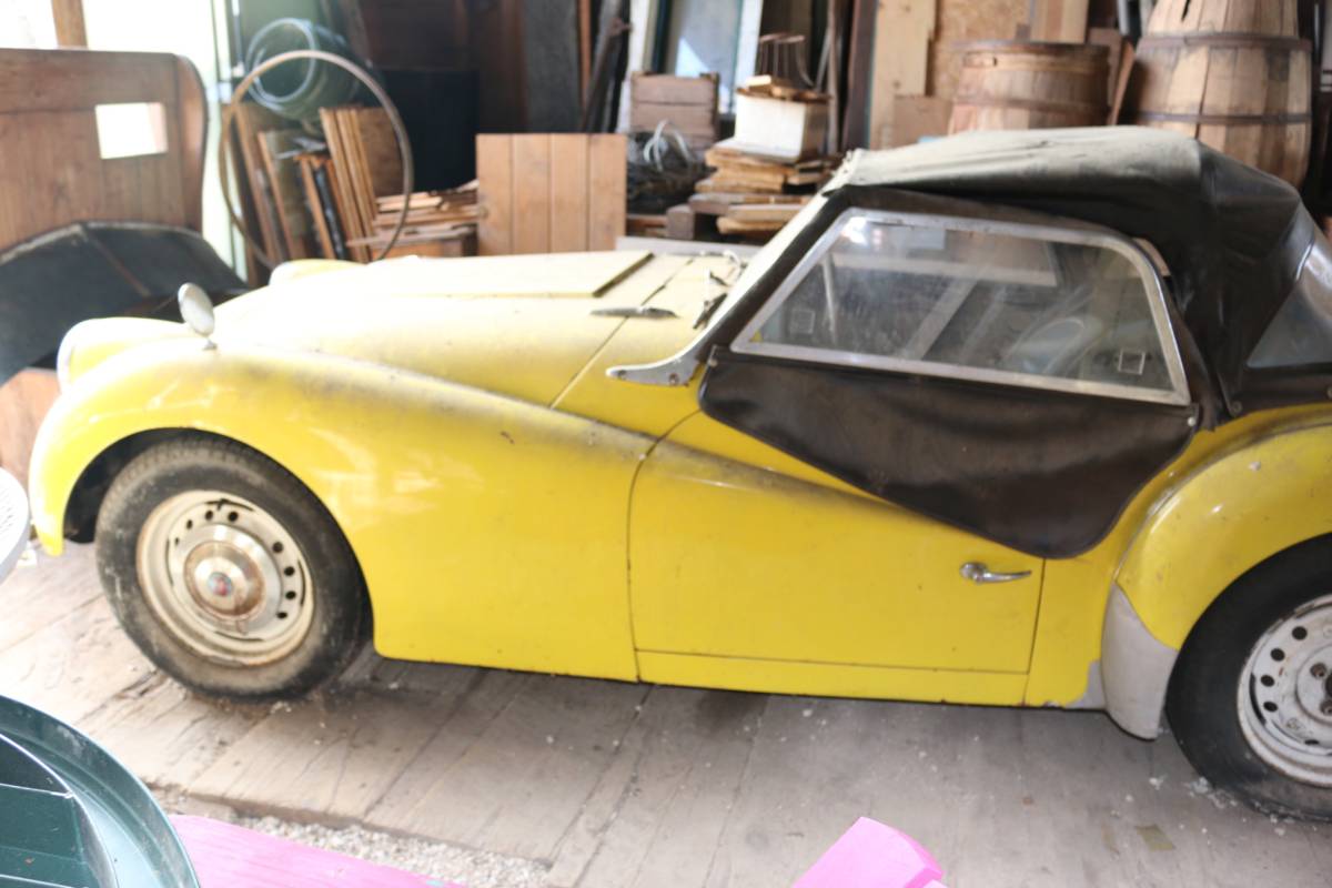 Triumph-tr-3b-1963-yellow-2