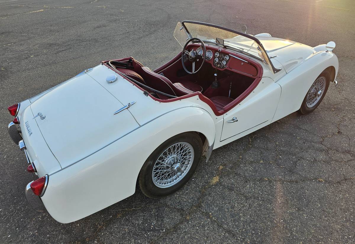 Triumph-tr3-1963-white-12