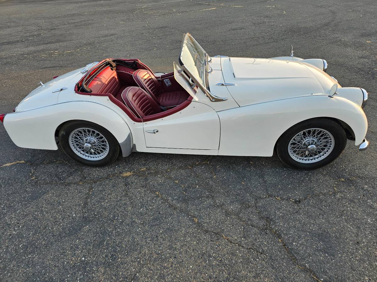 Triumph-tr3-1963-white-14