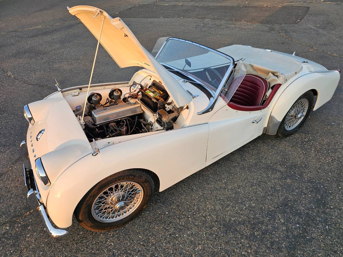 Triumph-tr3-1963-white-17