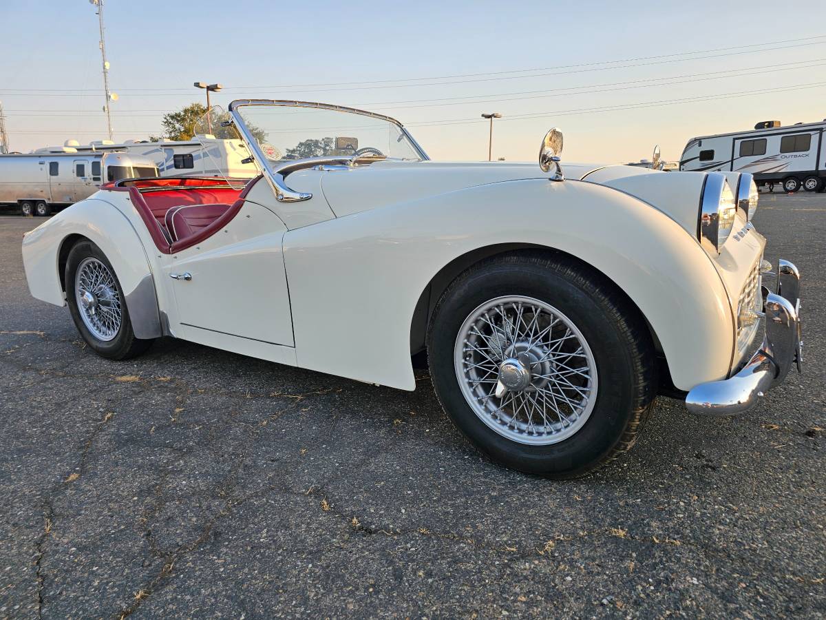 Triumph-tr3-1963-white-20