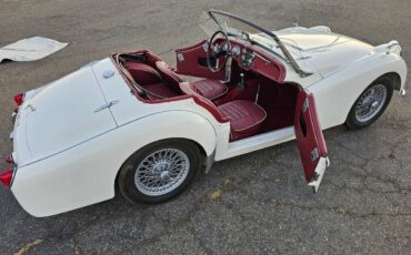 Triumph-tr3-1963-white-27