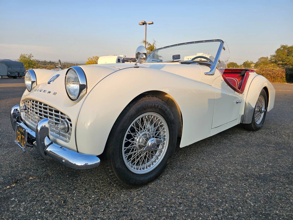 Triumph-tr3-1963-white-28
