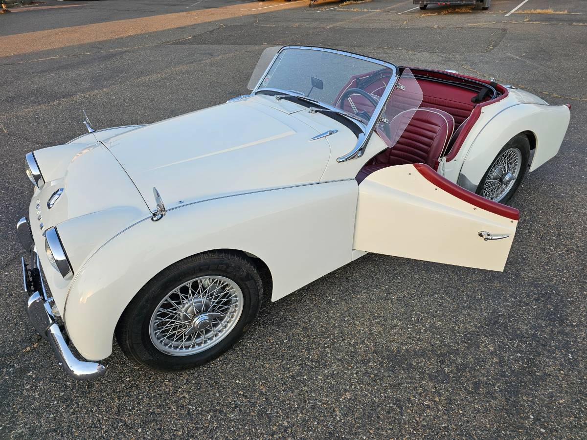 Triumph-tr3-1963-white-31