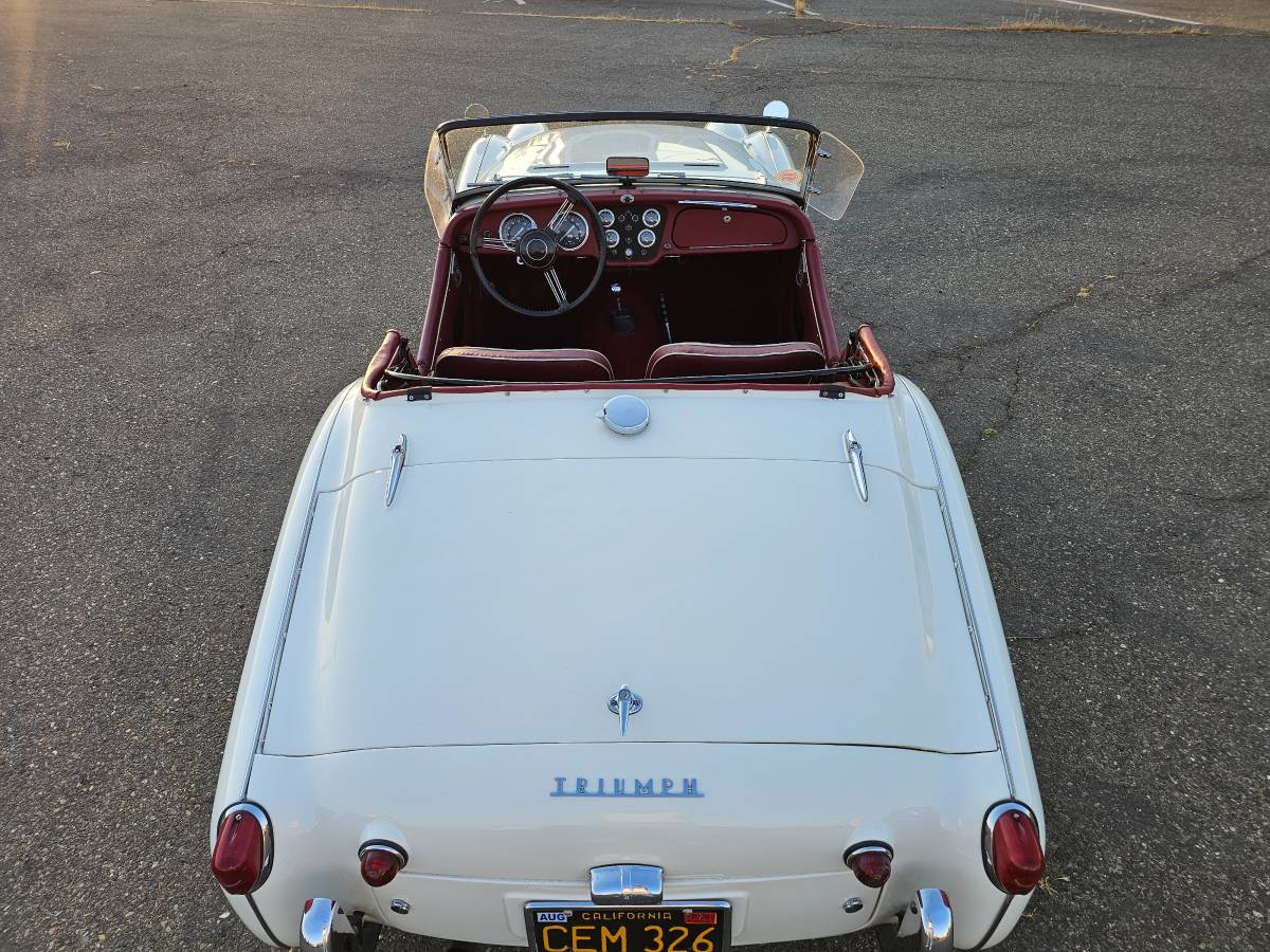 Triumph-tr3-1963-white-32
