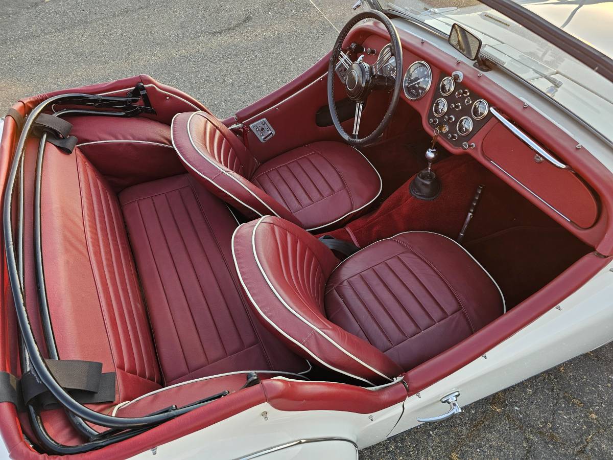 Triumph-tr3-1963-white-34