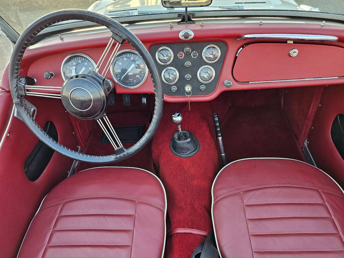 Triumph-tr3-1963-white-36